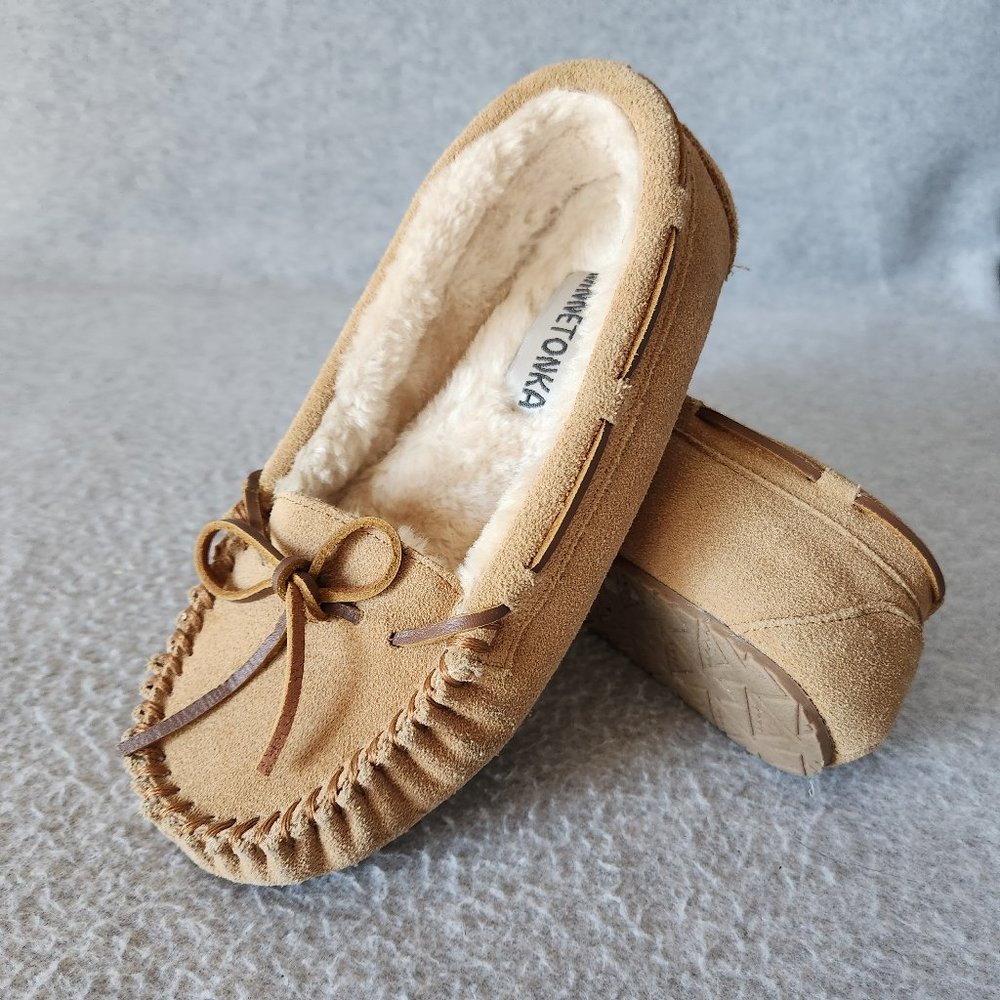 Minnetonka 4052 Cally Tan Suede Faux Fur Lined Slip-On Slipper Tan